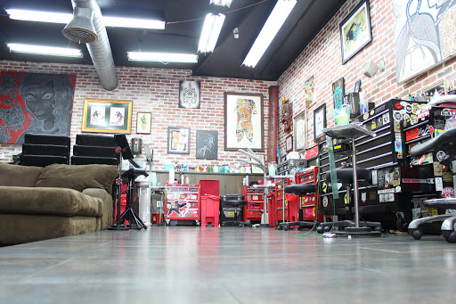 Tattoo Shop «Love Hate Tattoo Studio», reviews and photos, 1360 Washington Ave, Miami Beach, FL 33139, USA