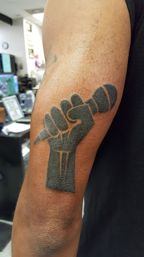 Tattoo Shop «River Rat Tattoos», reviews and photos, 965 N Walnut Ave, New Braunfels, TX 78130, USA