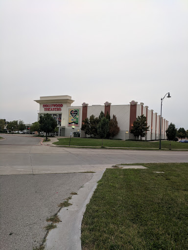 Movie Theater «Regal Cinemas Hollywood 10 - St. Joseph», reviews and photos, 5405 N Belt Hwy, St Joseph, MO 64506, USA