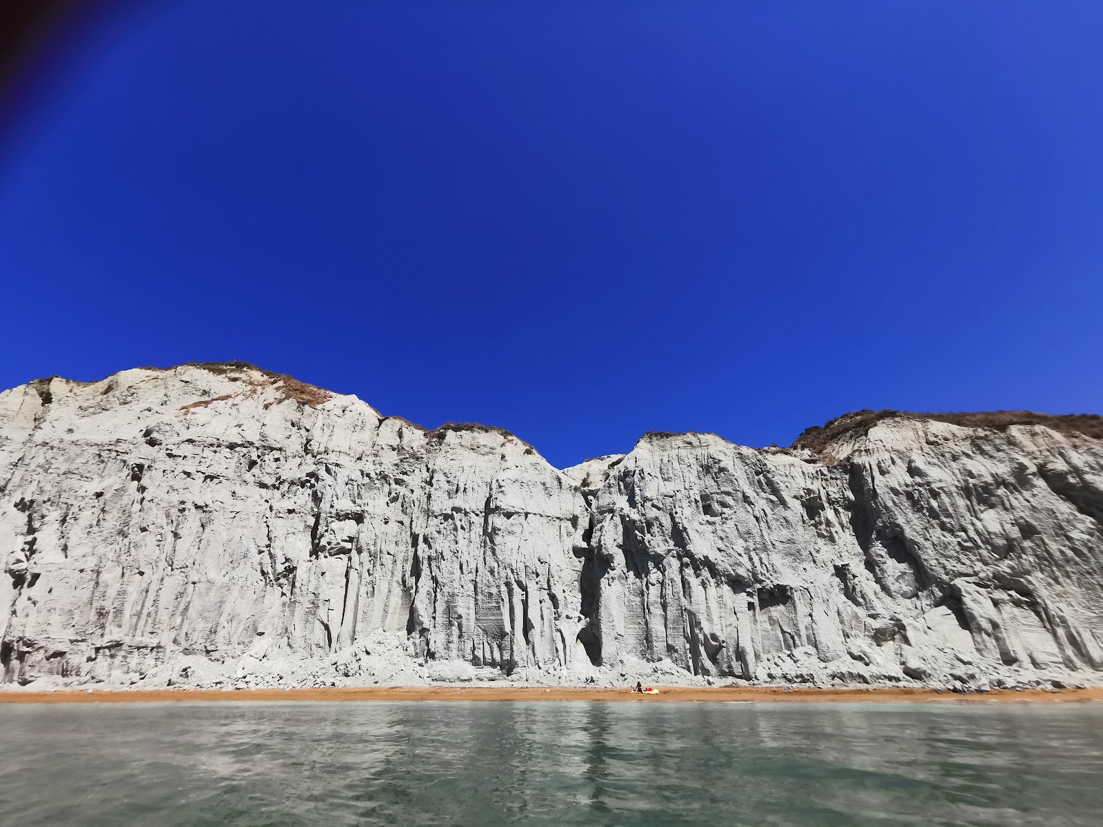 Koutala beach'in fotoğrafı geniş ile birlikte