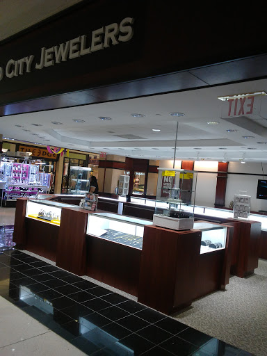 Shopping Mall «Oakland Mall», reviews and photos, 412 W 14 Mile Rd, Troy, MI 48083, USA