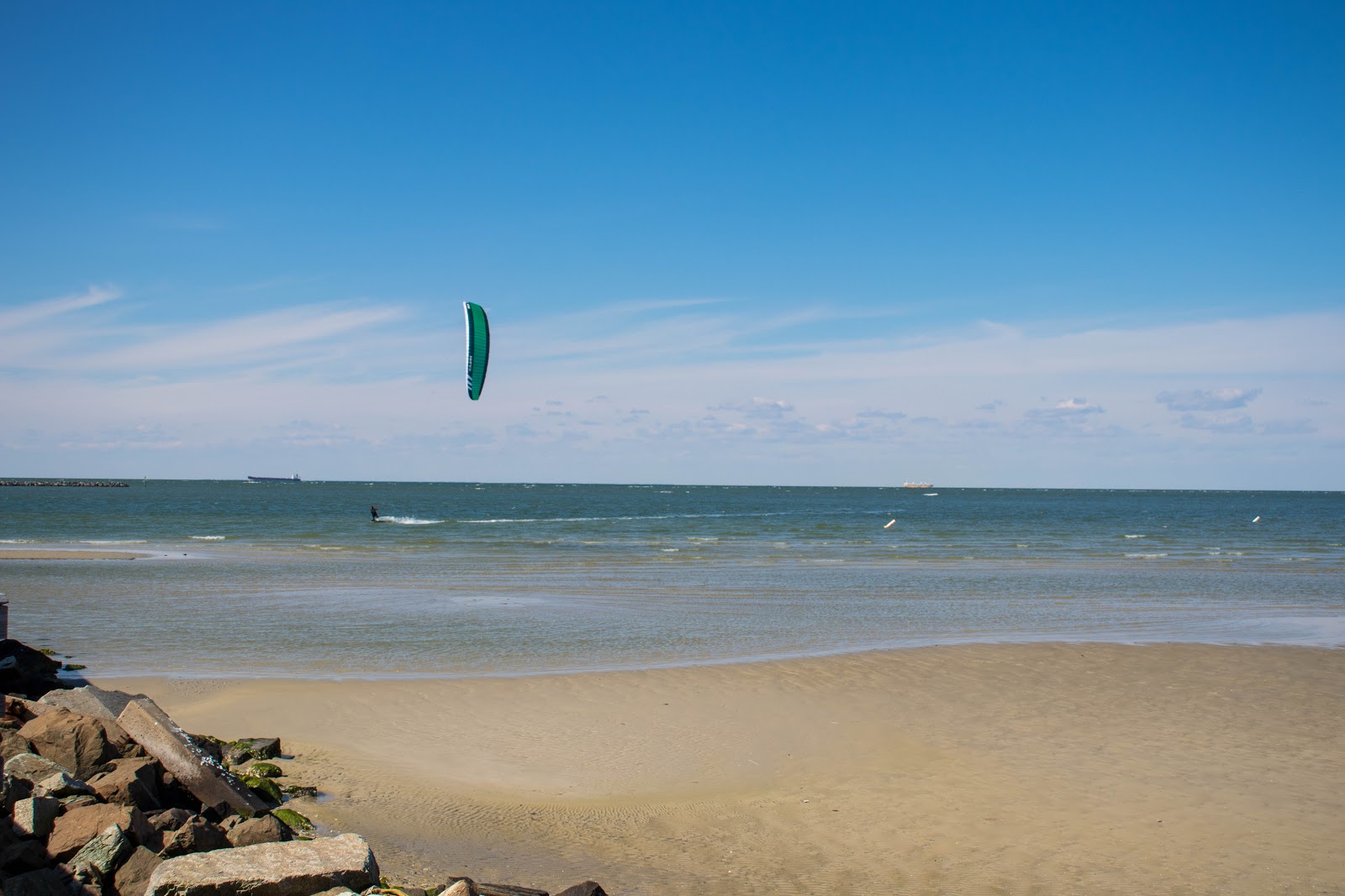 Foto von Cape charles beach mit türkisfarbenes wasser Oberfläche