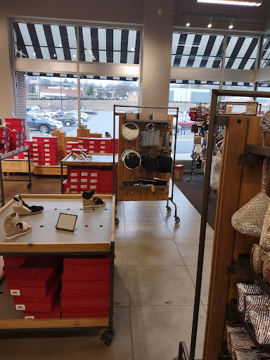 Shoe Store «DSW Designer Shoe Warehouse», reviews and photos, 10060 Reisterstown Rd, Owings Mills, MD 21117, USA