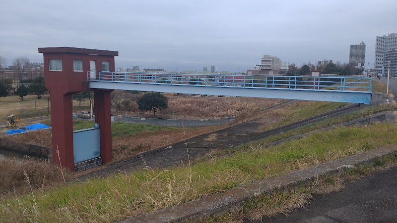 元郷排水機場の吐出水路