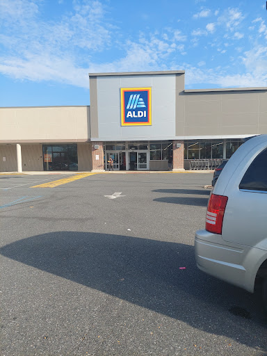 Supermarket «ALDI», reviews and photos, 1101 MacArthur Rd, Whitehall, PA 18052, USA