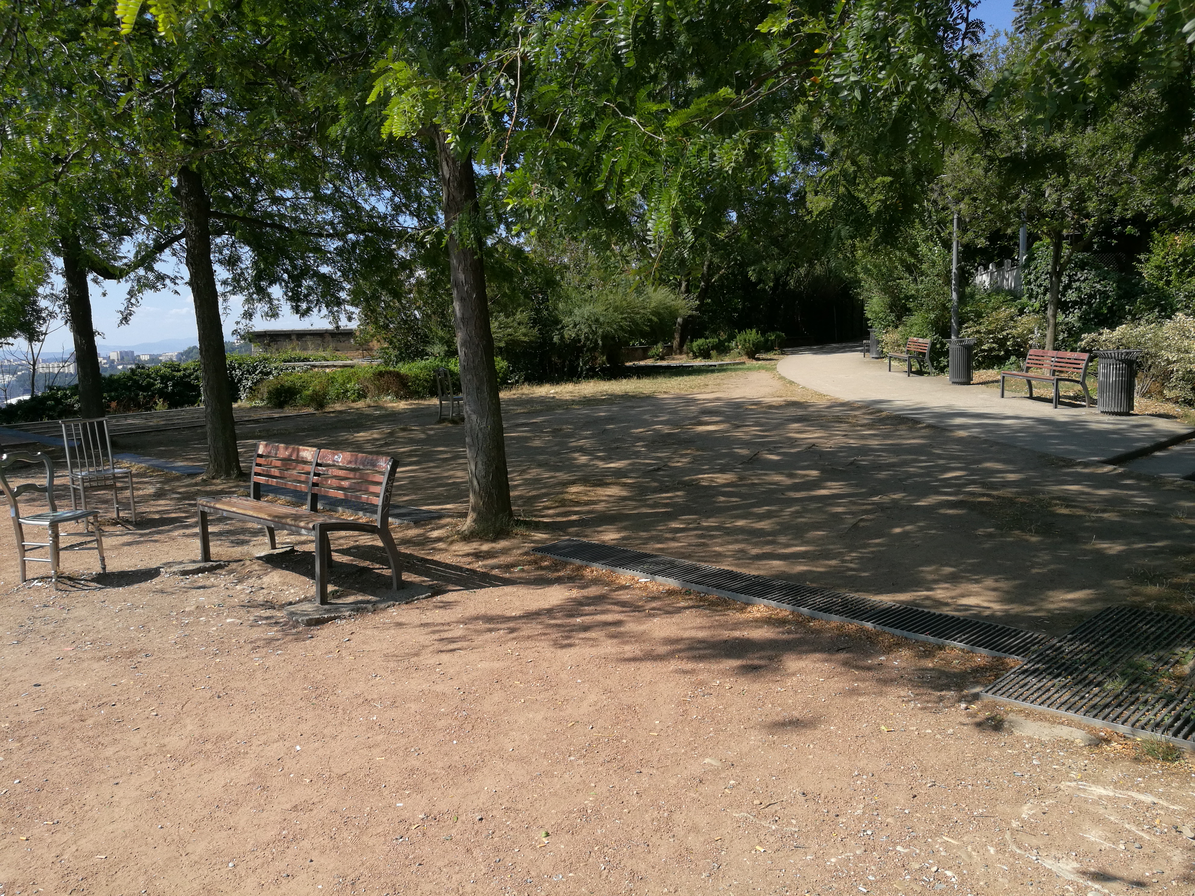 Photo n° 15 de l'avis de Frenchnraughmoobthoj.h fait le 04/08/2019 à 04:47