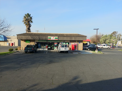 Convenience Store «7-Eleven», reviews and photos, 1075 N 1st St, Dixon, CA 95620, USA