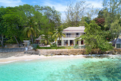Foto de Gibbes beach com uma linha costeira espaçosa