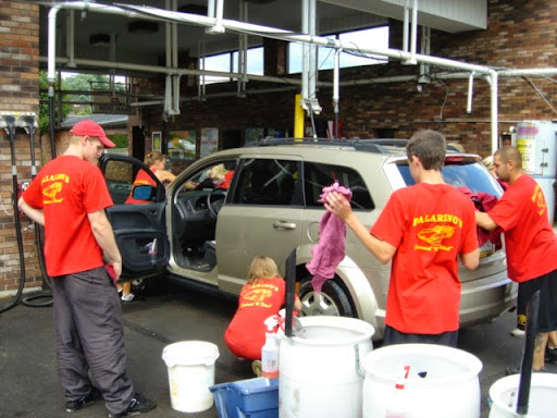 Palarino's Steel City Car Wash en Irwin