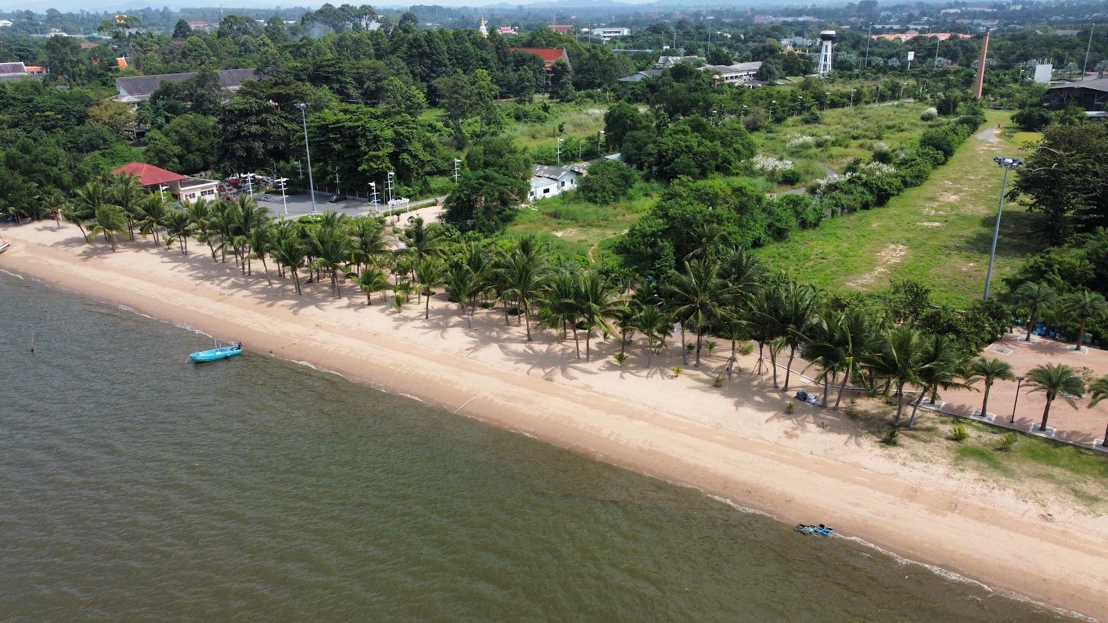 Fotografija Krating Lai Beach z dolga ravna obala