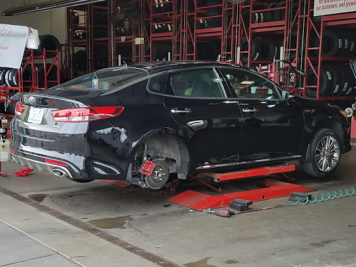 Tire Shop «Discount Tire Store - Renton, WA», reviews and photos, 361 S Grady Way, Renton, WA 98057, USA