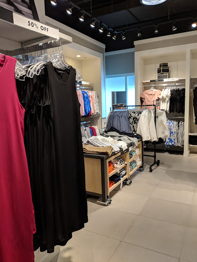 Clothing Store «Banana Republic Factory Store», reviews and photos, 422 86th St, Brooklyn, NY 11209, USA