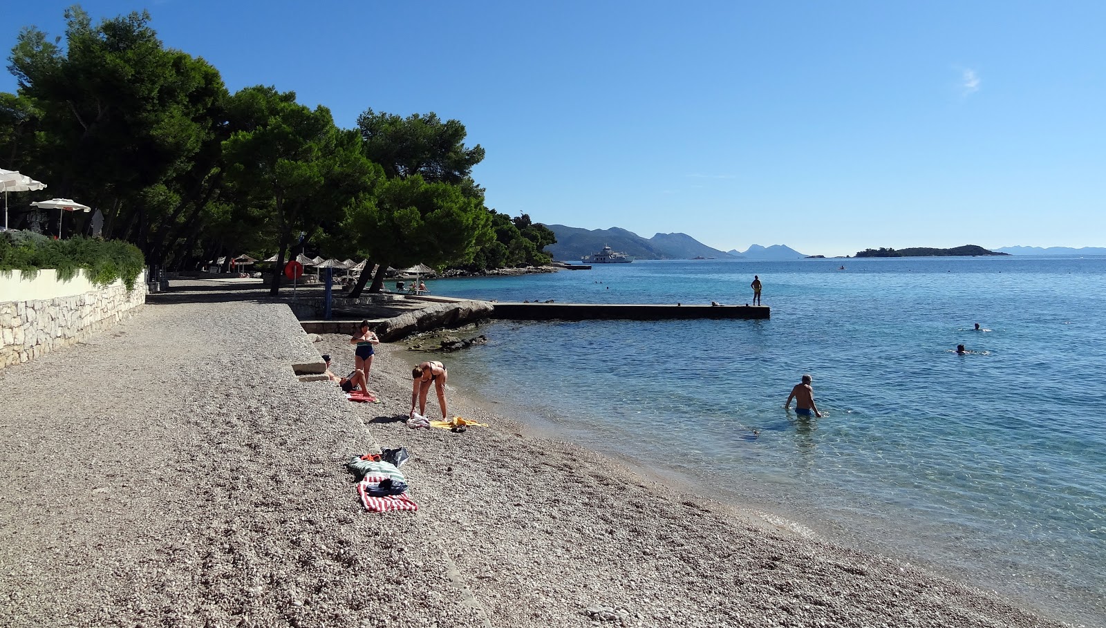 Foto di Bacva beach area parzialmente alberghiera