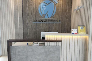 Julian Acevedo | Sonrisas 5 estrellas image