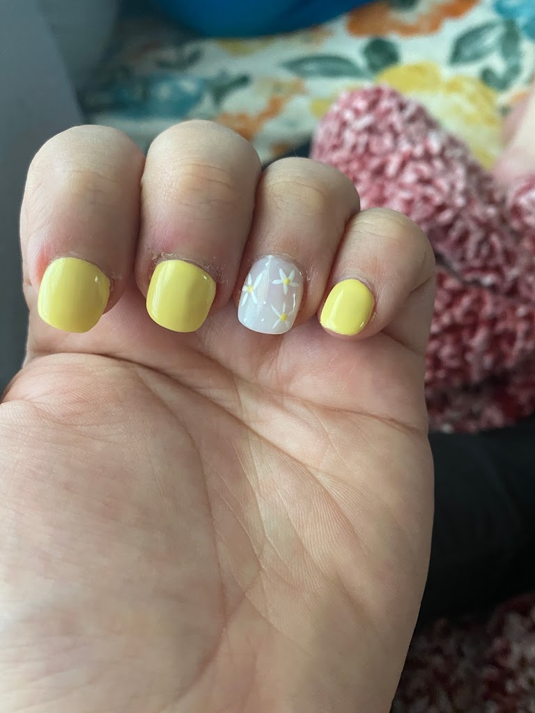UV Nails & Spa 28326