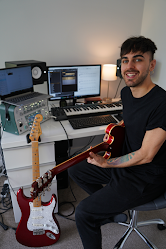 Guitar Lessons Watford | Music with Paolo