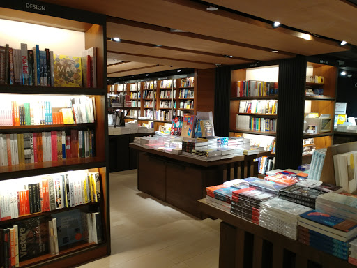 誠品生活尖沙咀店 eslite spectrum Tsim Sha Tsui Store