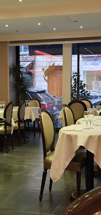 Atmosphère du Restaurant de spécialités perses Shabestan - Champs-Élysées à Paris - n°16
