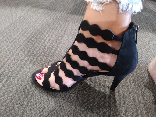 Shoe Store «DSW Designer Shoe Warehouse», reviews and photos, 7555 W Bell Rd, Peoria, AZ 85382, USA