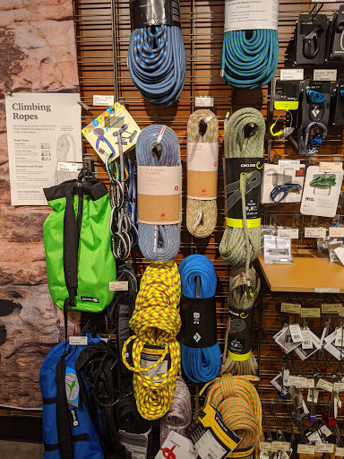 Camping Store «REI», reviews and photos, 7410 SW Bridgeport Rd, Tigard, OR 97224, USA
