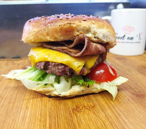 Photo n°4 de Food En K- Food truck burger maison- Florent KEROUASSE E.I.. à Saint-Onen-la-Chapelle ()