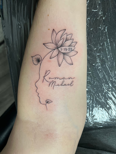 Explore small daisy tattoo ideas, creative tattoo ideas in Northern Cambria, available at Chey Kline Tattoos LLC