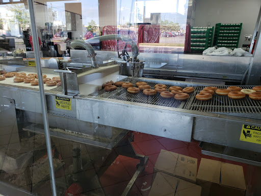 Bakery «Krispy Kreme Doughnuts», reviews and photos, 208 W 14 Mile Rd, Troy, MI 48083, USA