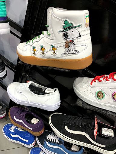 Stores to buy women's white sneakers Prague