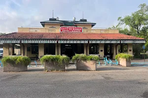 Cafe Du Monde image