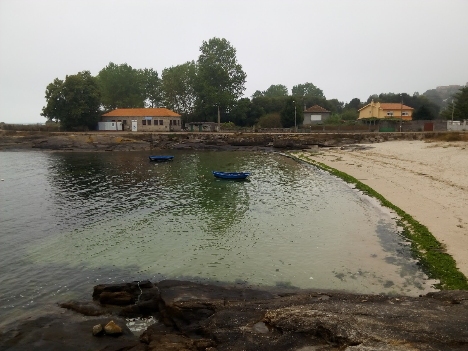 Foto di Praia da Congorza con parzialmente pulito livello di pulizia