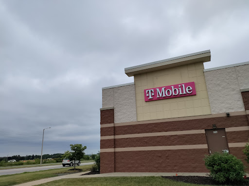 Jewelry Store «Kay Jewelers», reviews and photos, 656 N Edwards Blvd, Lake Geneva, WI 53147, USA