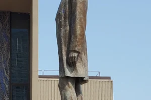Abraham Lincoln Statue image