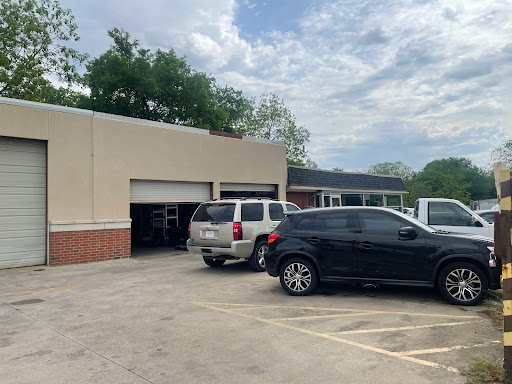 Auto Repair Shop «Azpeitia Auto Repair», reviews and photos, 2005 W Clarendon Dr, Dallas, TX 75208, USA
