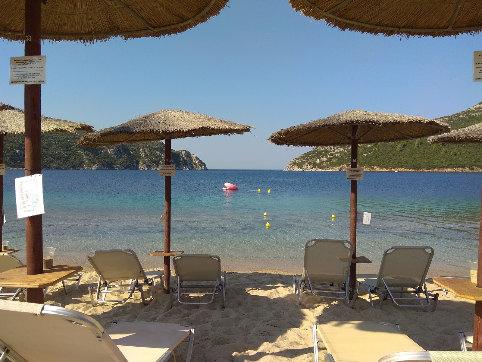 Foto de Porto Koufo beach com alto nível de limpeza