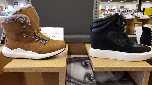 Shoe Store «DSW Designer Shoe Warehouse», reviews and photos, 23171 W Outer Dr, Allen Park, MI 48101, USA