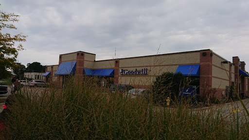 Thrift Store «Goodwill Store & Donation Center», reviews and photos, 675 W North Ave, Elmhurst, IL 60126, USA