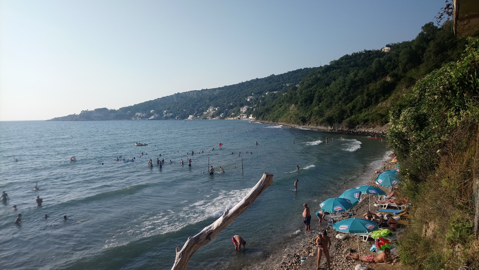 Kruche Rakita beach'in fotoğrafı küçük koy ile birlikte