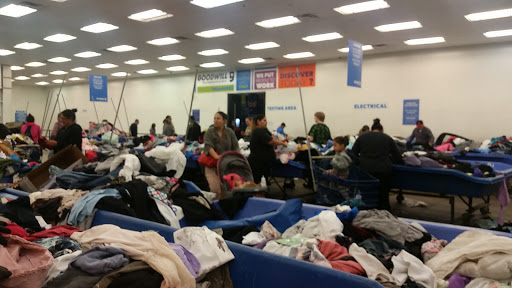 Thrift Store «Goodwill Clearance Outlet, Donation Center & Career Center», reviews and photos, 515 N 51st Ave, Phoenix, AZ 85043, USA
