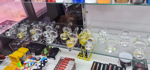 Tobacco Shop «Wizard Hat Smoke Shop», reviews and photos, 2406 W Parmer Ln #96, Austin, TX 78727, USA