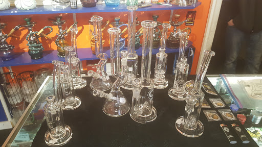 Tobacco Shop «Sweet Tooth Smoke Shop», reviews and photos, 2030 W Chicago Ave, Chicago, IL 60622, USA