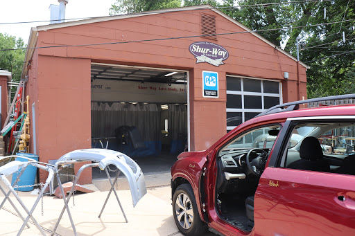 Auto Body Shop «Shur-Way Auto Body Inc», reviews and photos, 3540 Greenwood Blvd, Maplewood, MO 63143, USA
