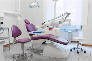Akhyari Dr. Studio Dentistico H 24 Ancona image