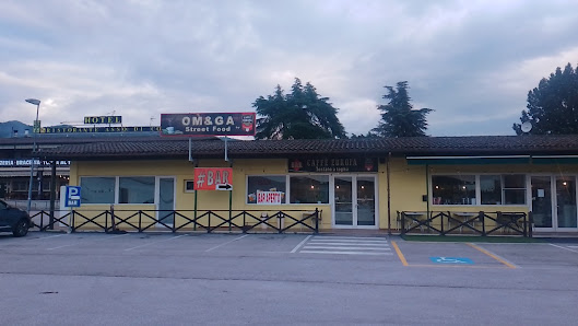 OM&GA Street Food Via Tiberina, 116 A-B, E45, Km 57.300, 06053 Deruta PG, Italia