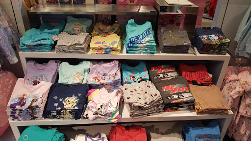 Toy Store «Disney Store», reviews and photos, 18521 Outlet Blvd, Chesterfield, MO 63005, USA