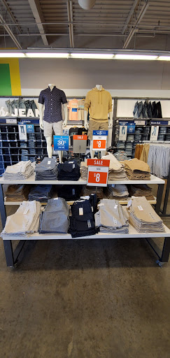 Clothing Store «Old Navy», reviews and photos, 3131 E Main St, Mohegan Lake, NY 10547, USA