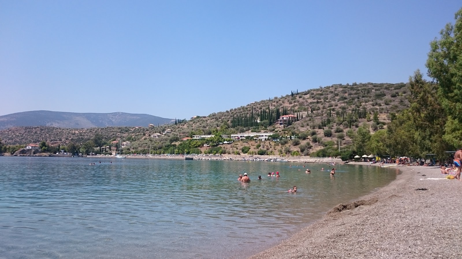 Foto av Agios Isidoros Antikyra med lätt fin sten yta
