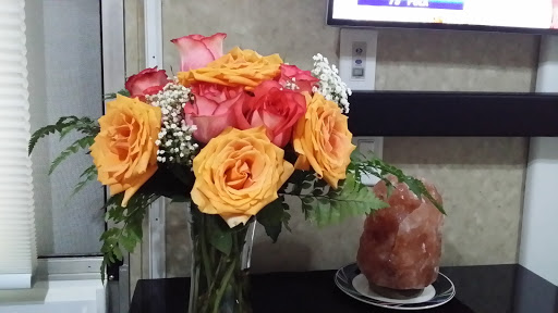 Florist «Roses Just Because/Hub Florist Of Lutz», reviews and photos, 18721 N Dale Mabry Hwy, Lutz, FL 33548, USA