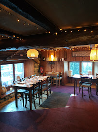Atmosphère du Restaurant La Tanière: Cuisine argentine et traditionalle savoyard à Saint-Gervais-les-Bains - n°1