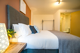 DYZYN Living - The Granary - Serviced Accommodation and Short Lets Cardiff bay - Pet Friendly