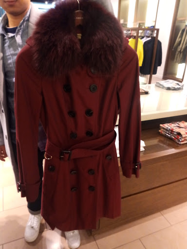 Clothing Store «Burberry Outlet», reviews and photos, 5220 Fashion Outlets Way, Rosemont, IL 60018, USA